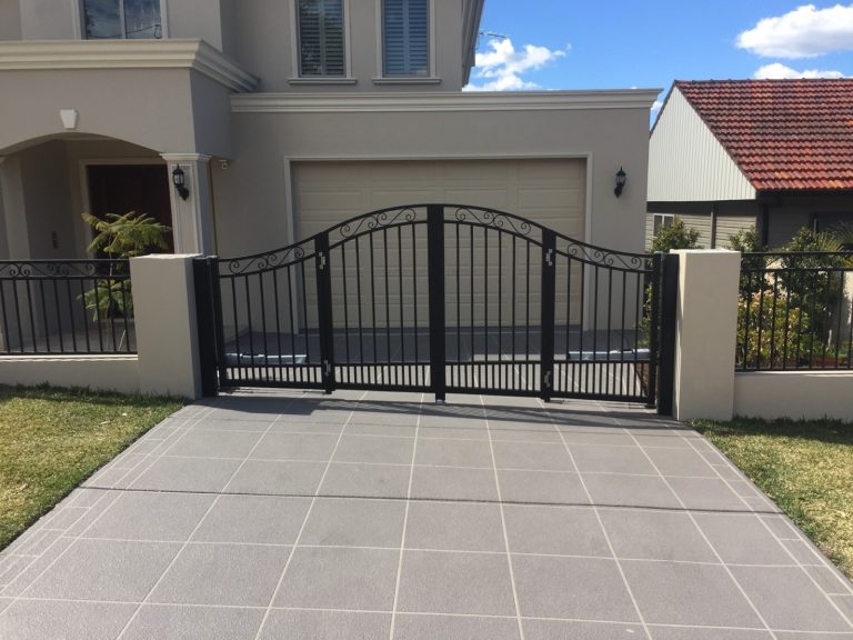 Swing gate