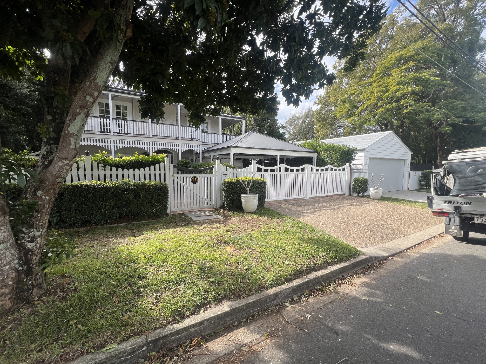 Driveway gate